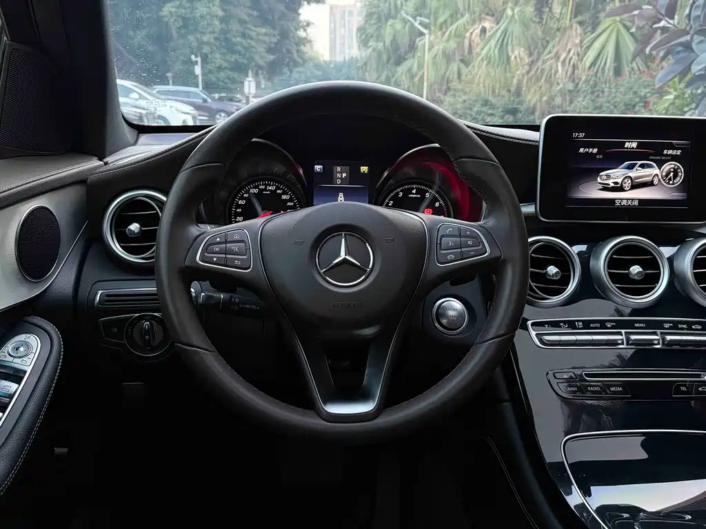 MERCEDES-BENZ GLC