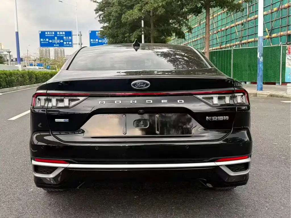 Ford Mondeo — миниатюра 6