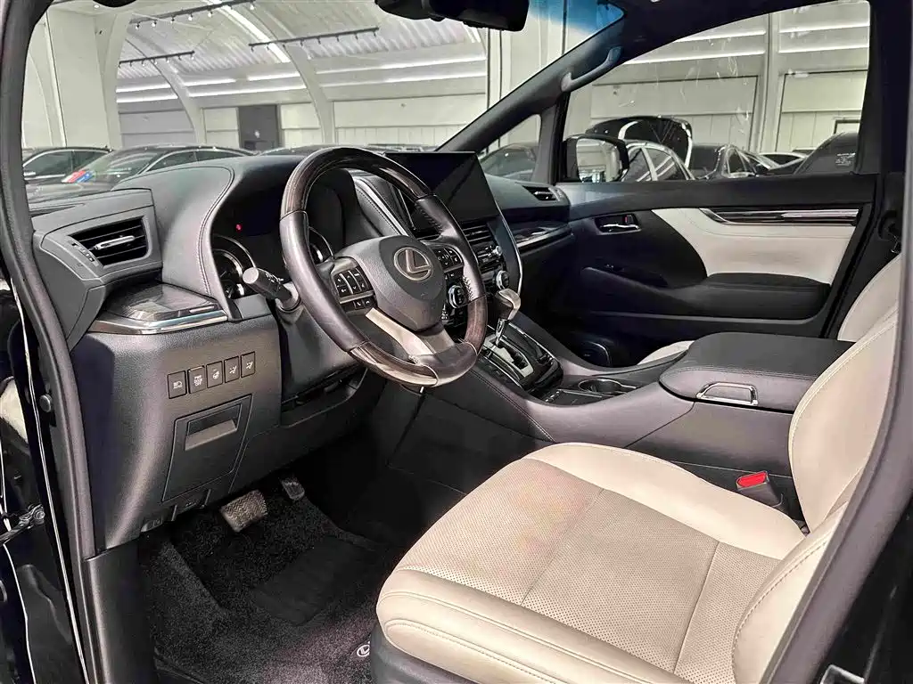 Lexus LM 2020 300h мест