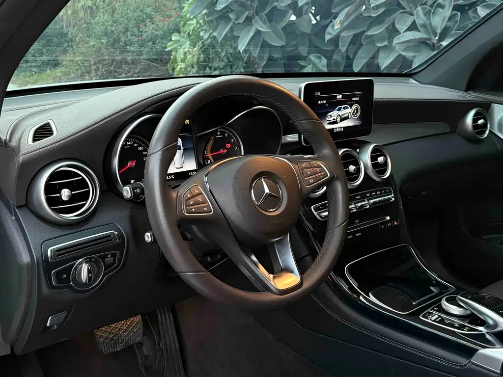 MERCEDES-BENZ GLC