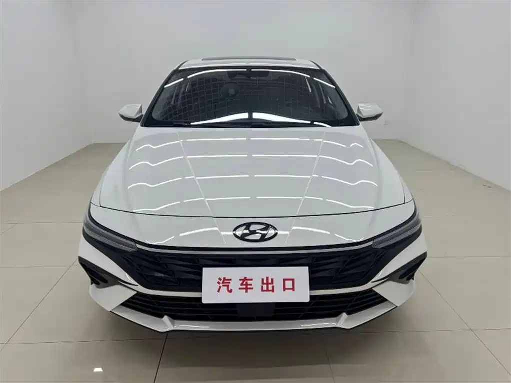 Hyundai Elantra 2023 1.5L CVT LUX Luxury