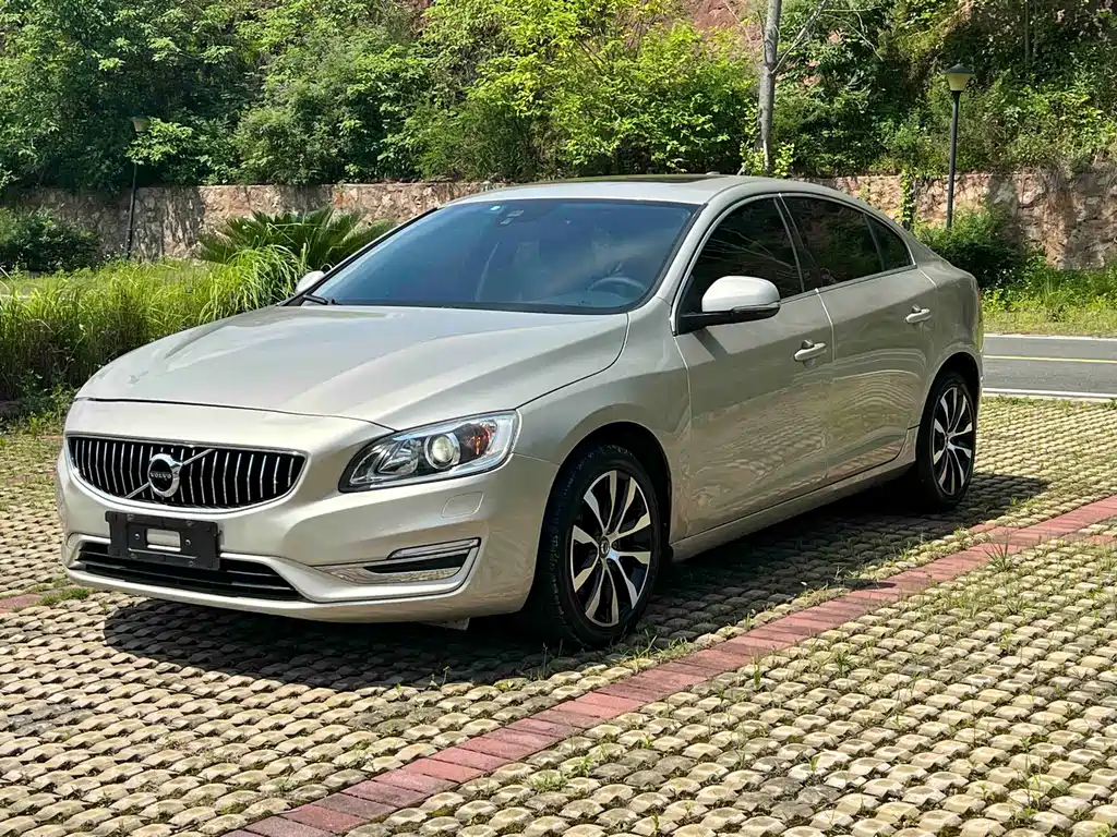 Купить Volvo S60