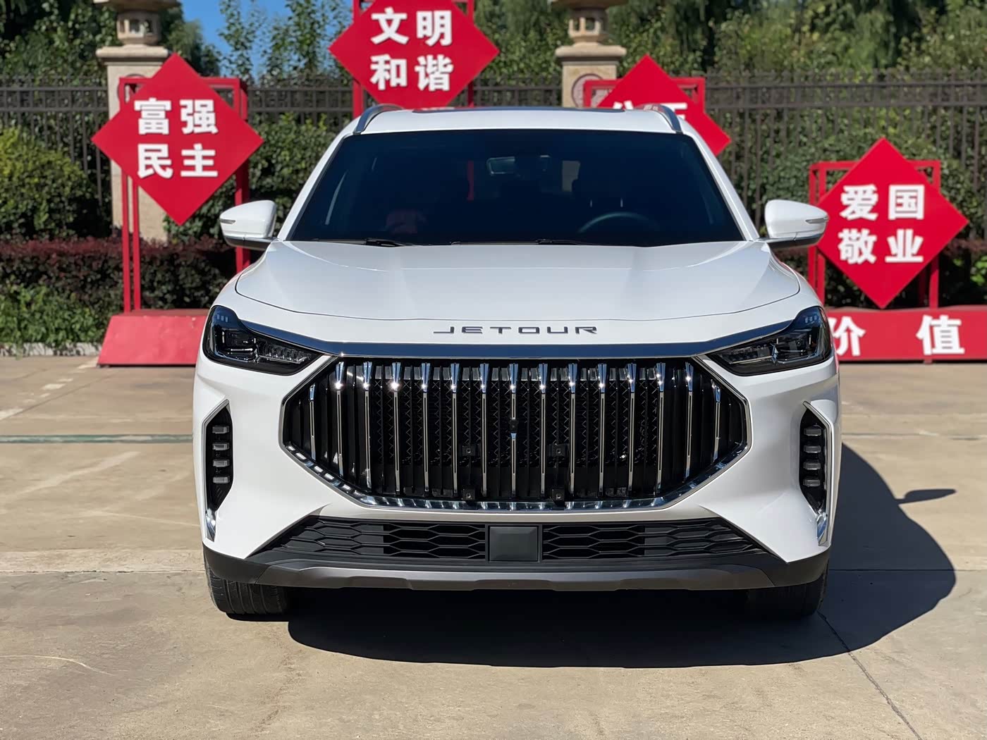 Jetour Jetour X70 PLUS 1.5 л 2023 г. Белый, пробег 13799 км