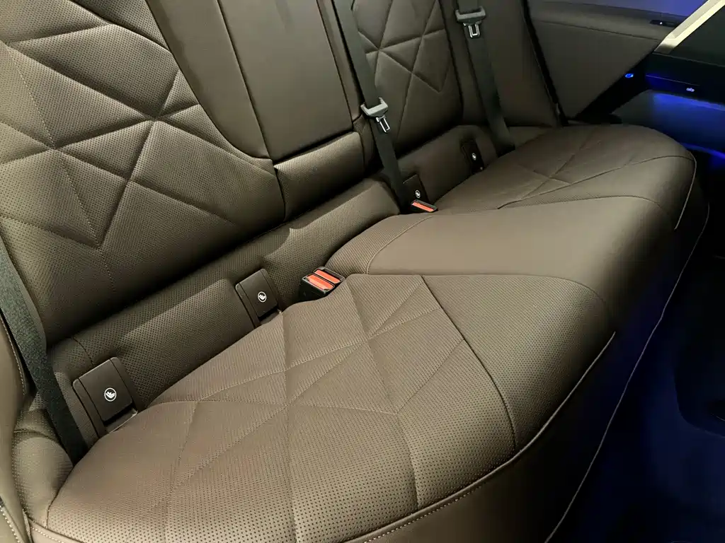 BMW iX — миниатюра 9