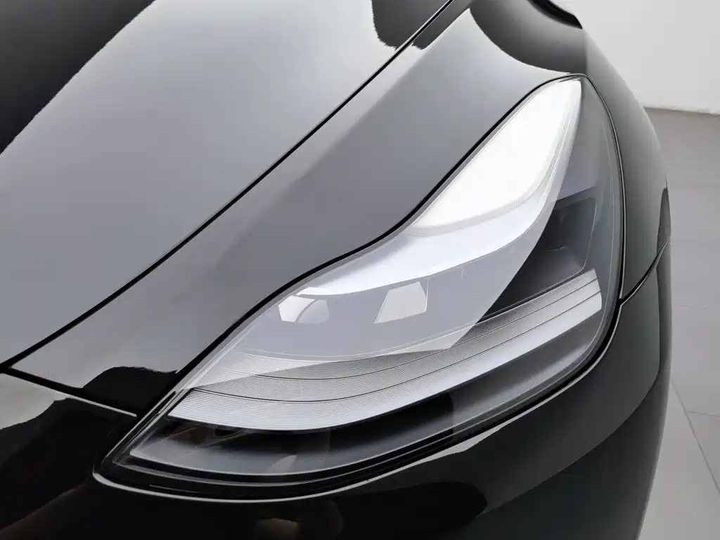 Tesla Model Y — миниатюра 7