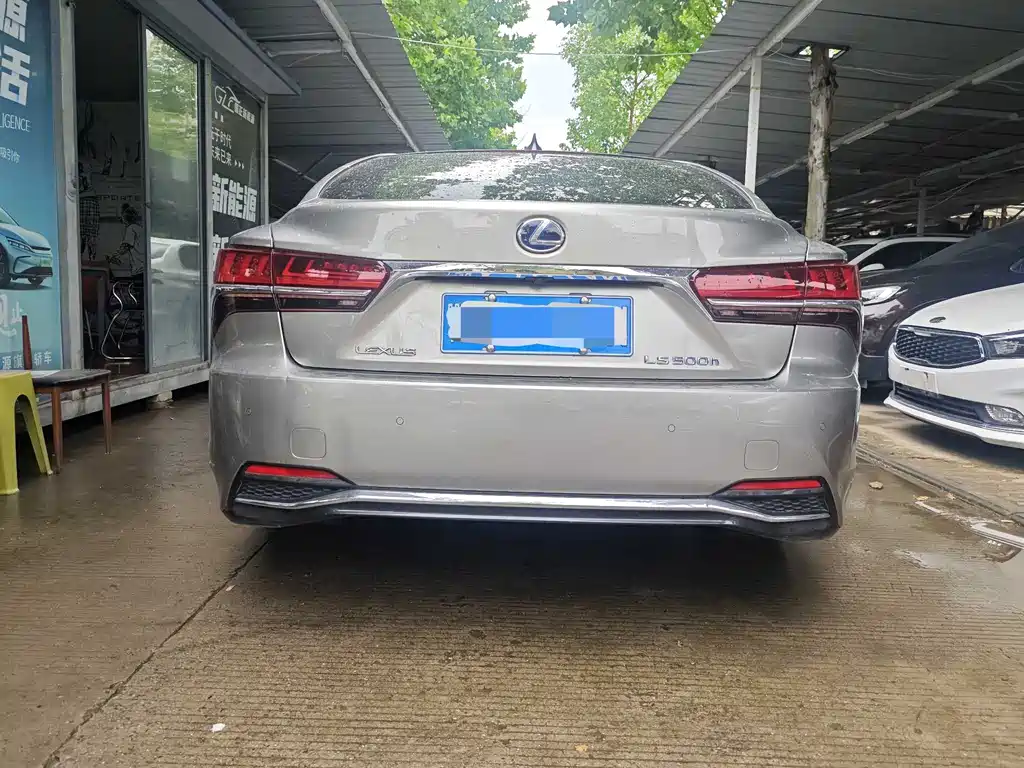 Lexus LS 2018 500h V