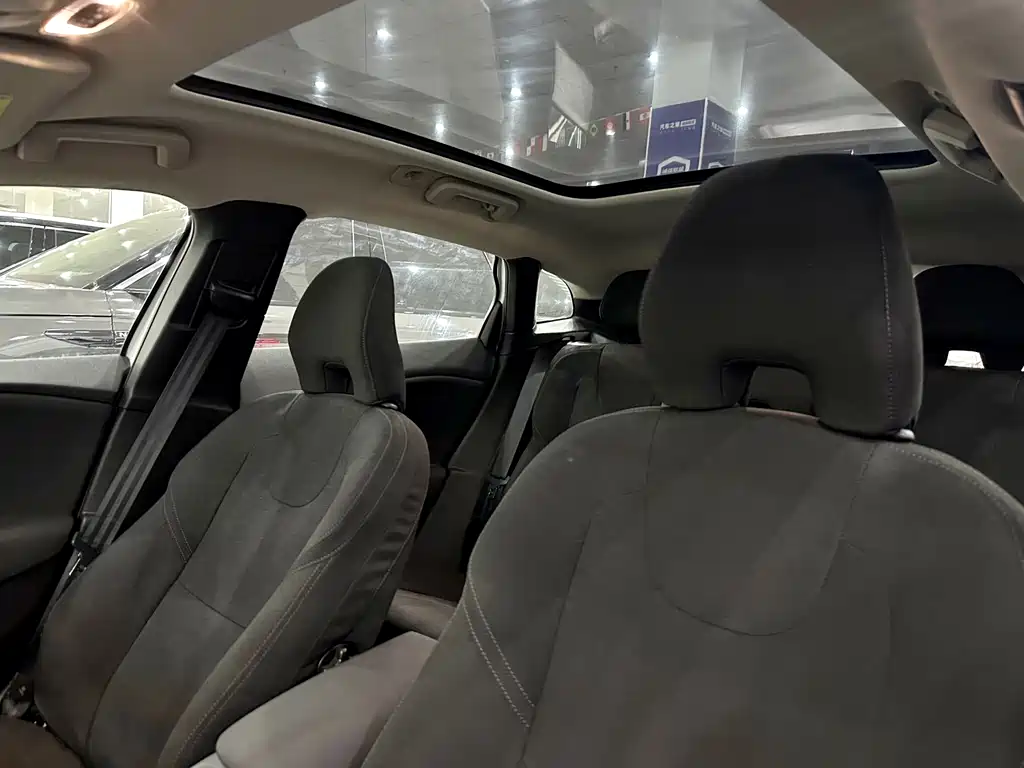 Volvo V40 — миниатюра 18