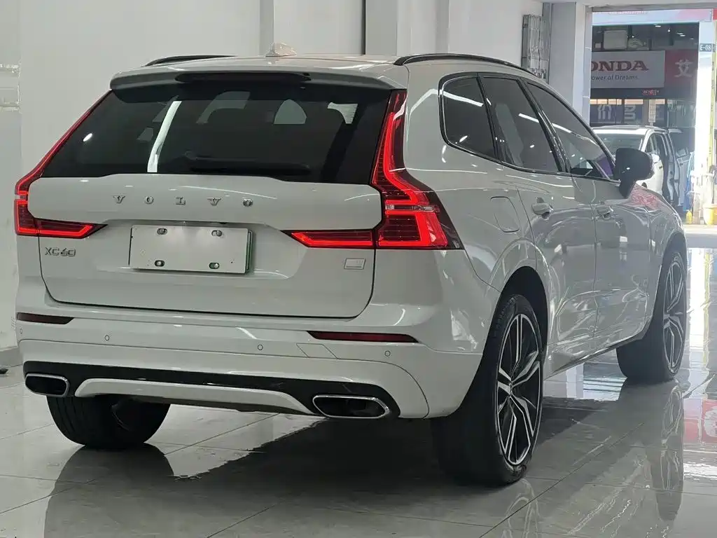Volvo XC60 PHEV — миниатюра 7