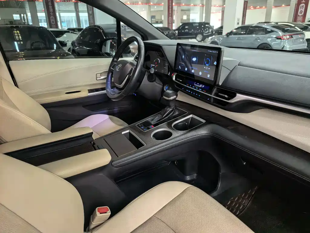 Toyota Sienna — миниатюра 18