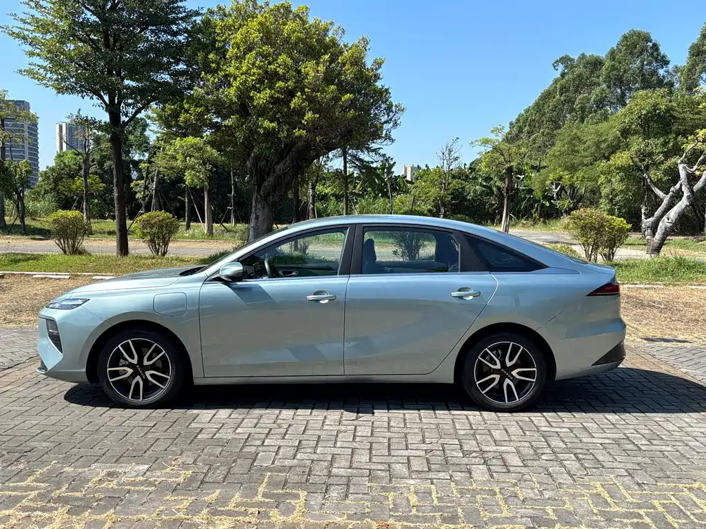 Roewe D6 — миниатюра 8