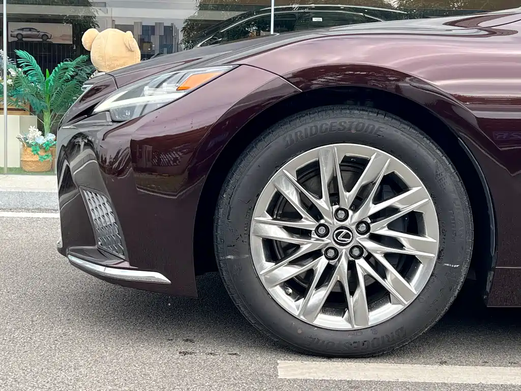 Lexus LS — миниатюра 15