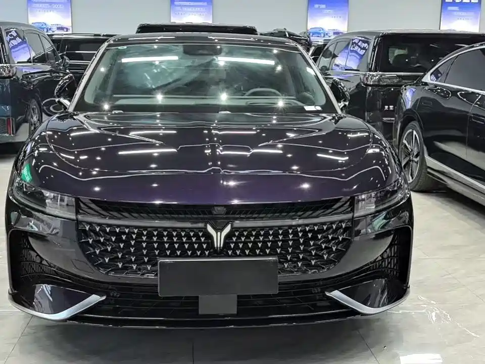 VOYAH LANTU CHASING LIGHT