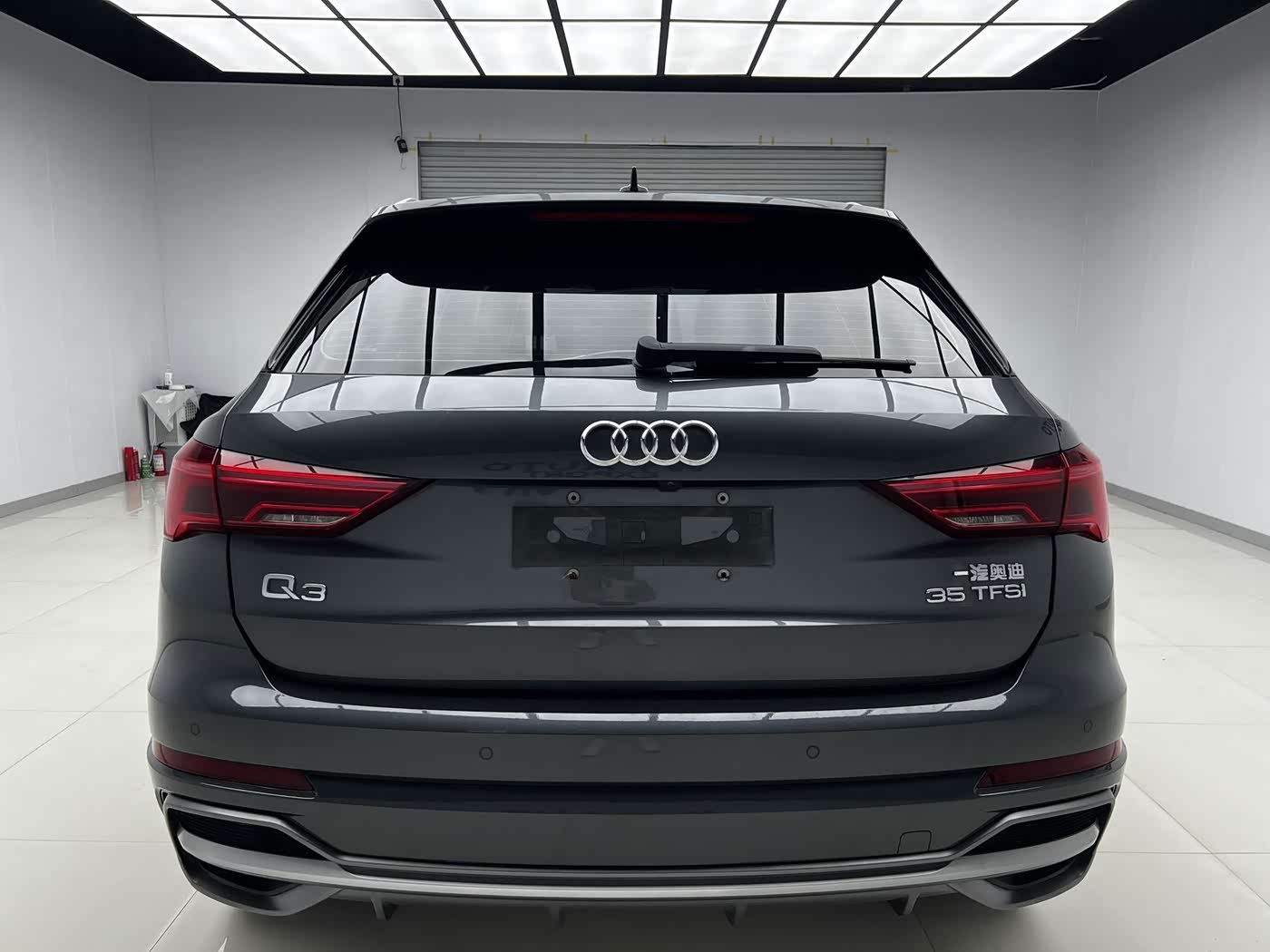 Audi Q3 1.4 л 2022 г. Серебристо-серый, пробег 26000 км