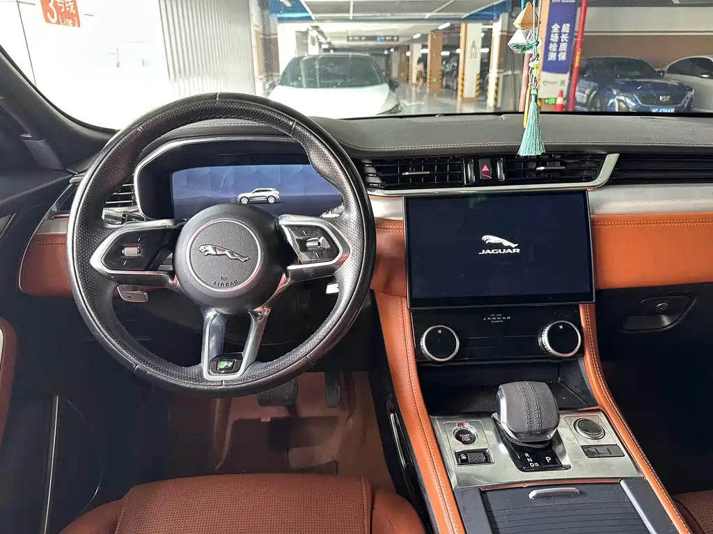 Jaguar F-PACE — миниатюра 10