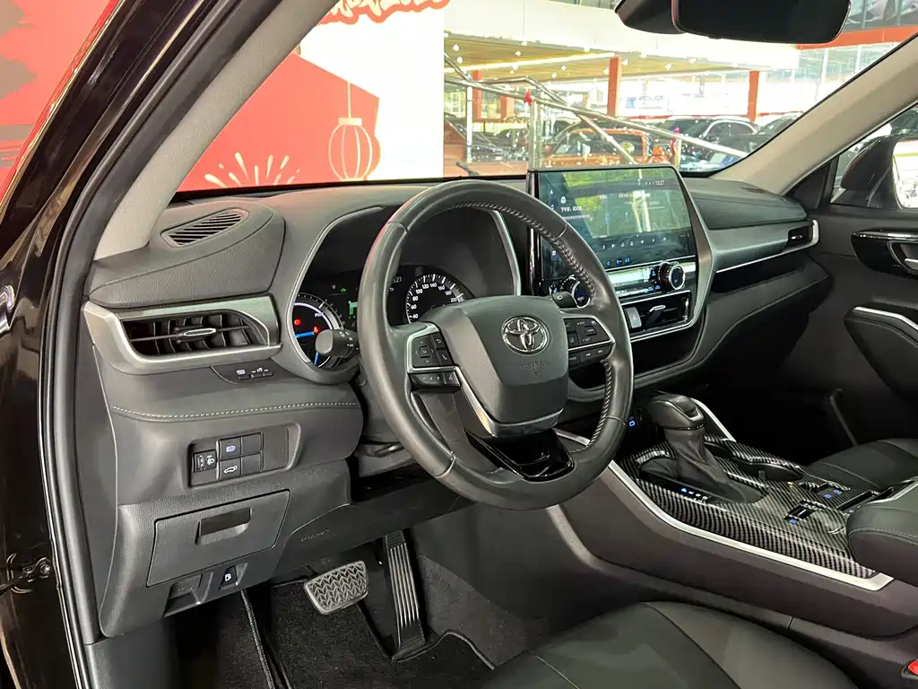 Toyota Highlander 2022 2.5L Luxury 7 мест