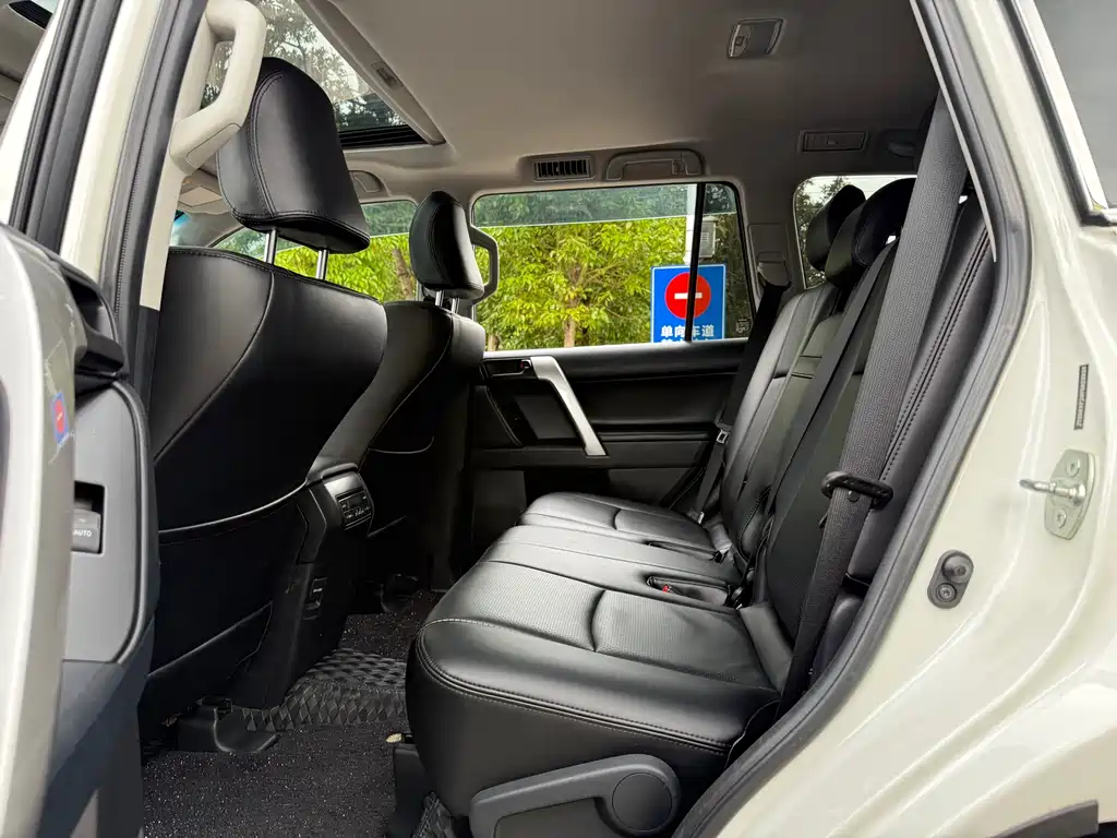 Toyota Land Cruiser Prado 2023 2.8T