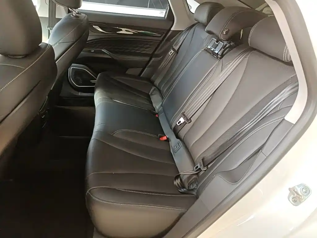 Geely Borui Hybrid — миниатюра 17