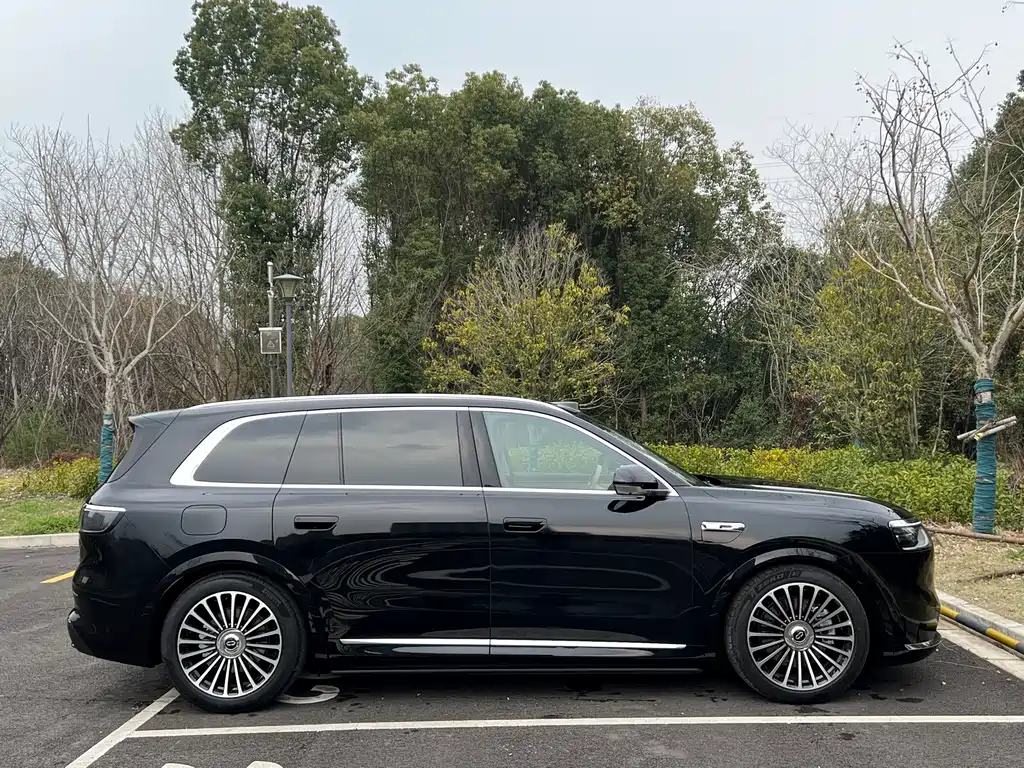 AITO ASK THE WORLD M8