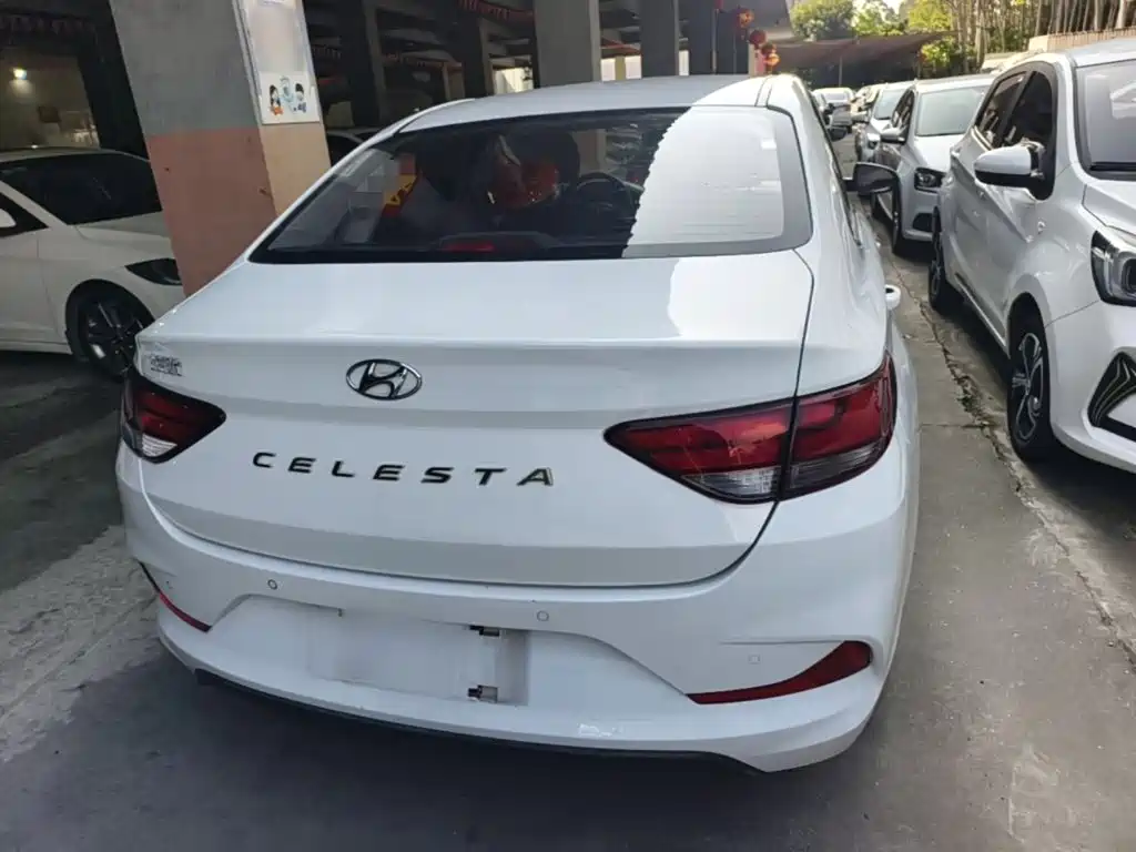 Hyundai Elantra — миниатюра 6