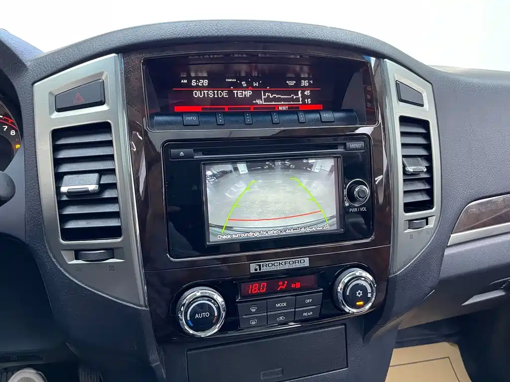 Mitsubishi Pajero (Import) — миниатюра 32