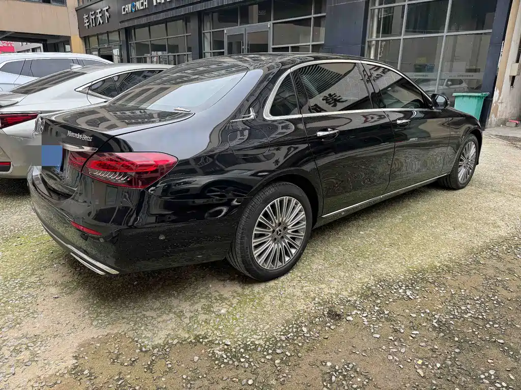 Mercedes-Benz E-Class — миниатюра 9