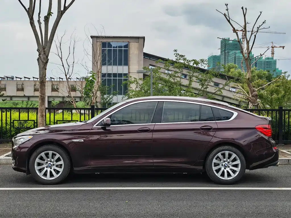 BMW 5 Series GT — миниатюра 4