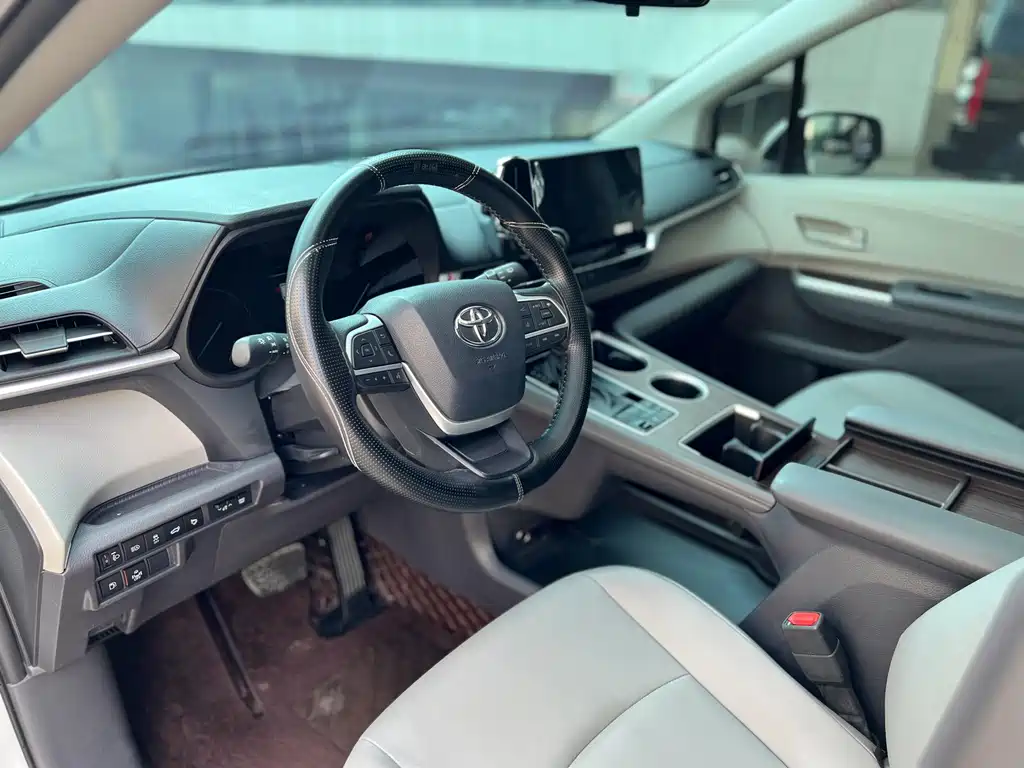 Toyota Granvia 2024 2.5L Comfort