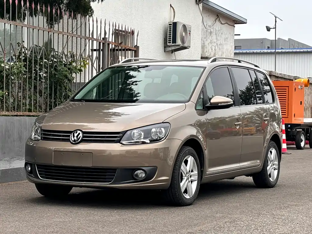 Volkswagen 2015 1.4T DSG Comfort 5 мест