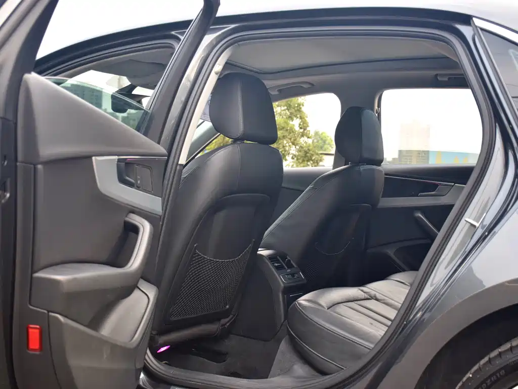 Audi A4L 2019 40 TFSI Fashion VI