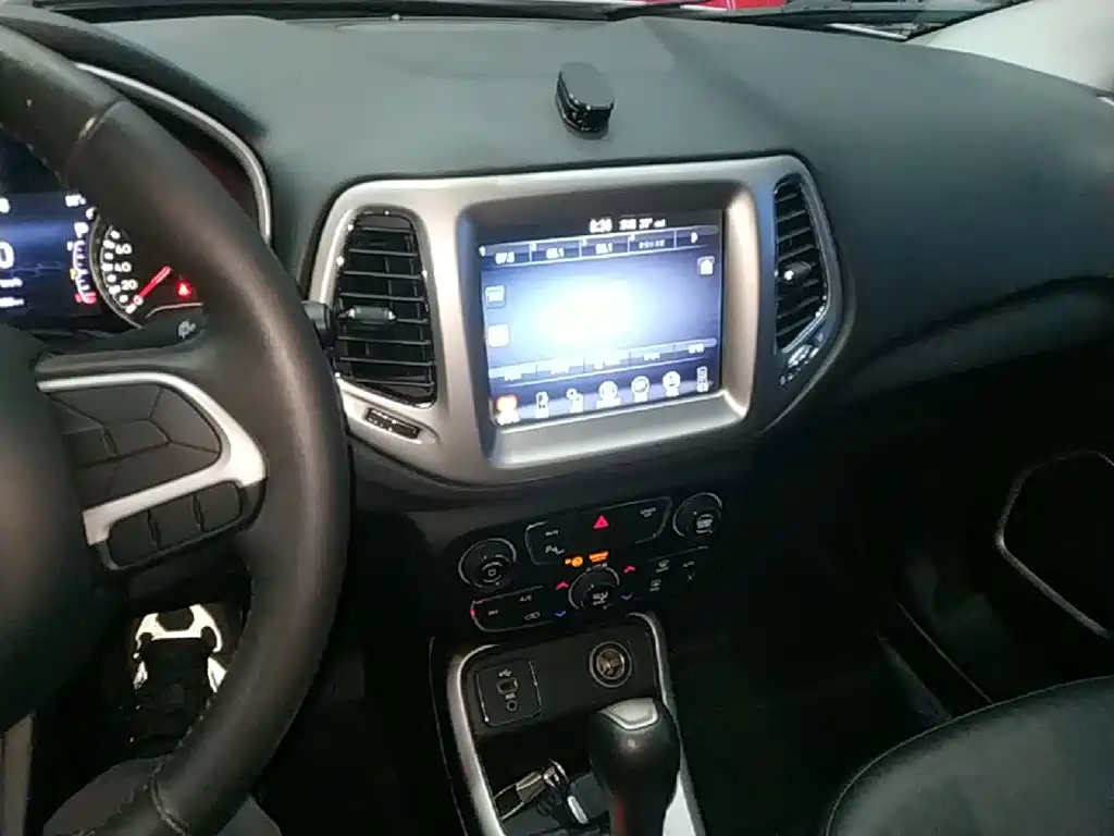 Jeep Compass — миниатюра 13