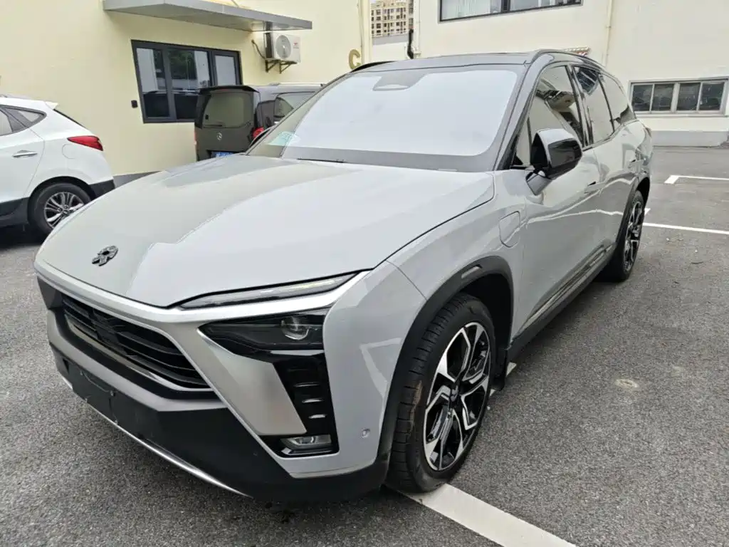 NIO ES8