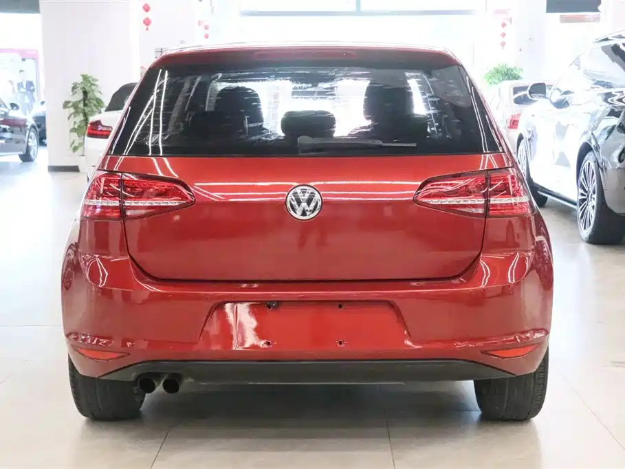 VOLKSWAGEN GOLF