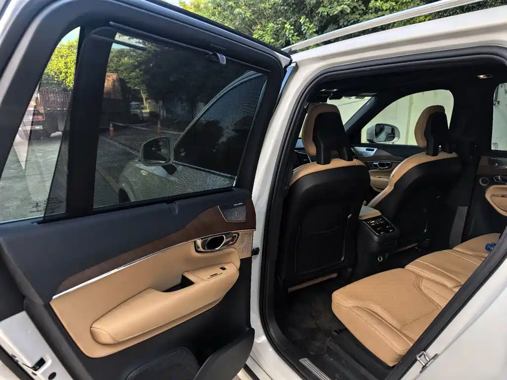 Volvo XC90 — миниатюра 12