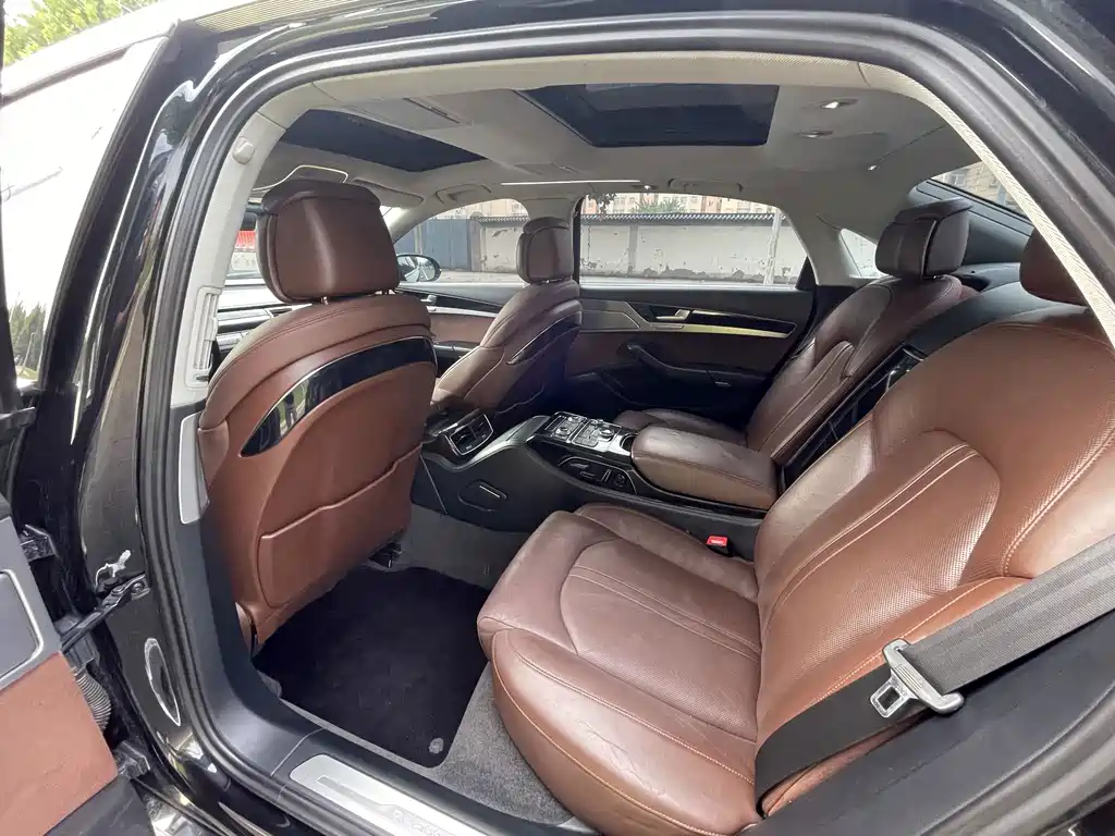 Audi A8 — миниатюра 5