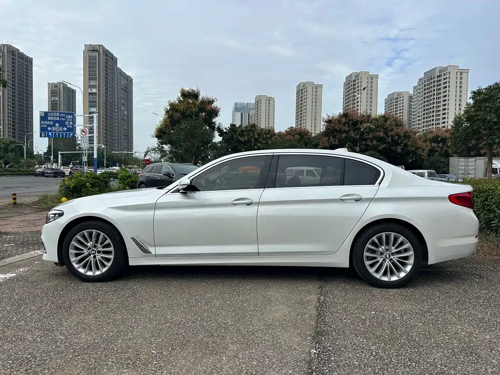 BMW 5 Series — миниатюра 3