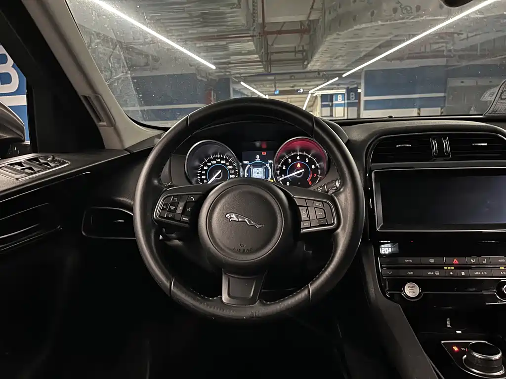Jaguar F-PACE — миниатюра 12