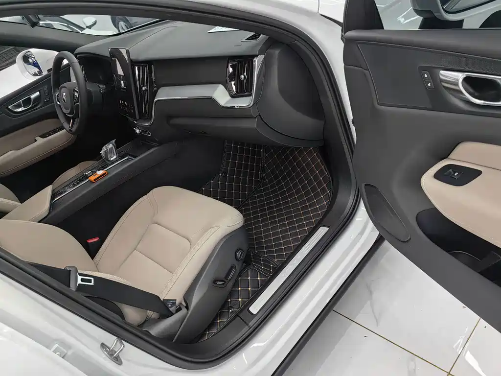 Volvo XC60 — миниатюра 10