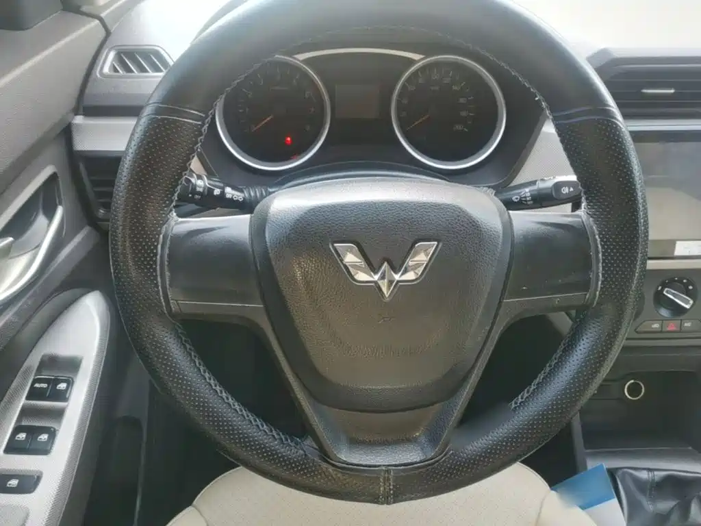 Wuling Hongguang — миниатюра 11