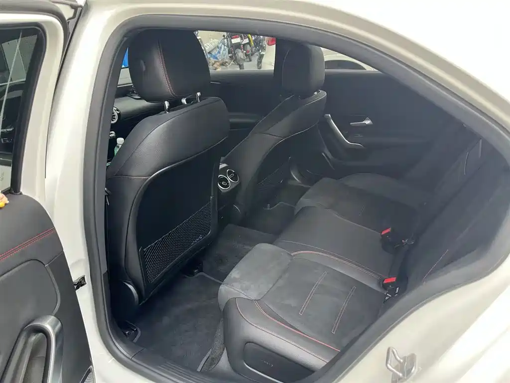 Mercedes-Benz A-Class A 2024 A 200 L Fashion