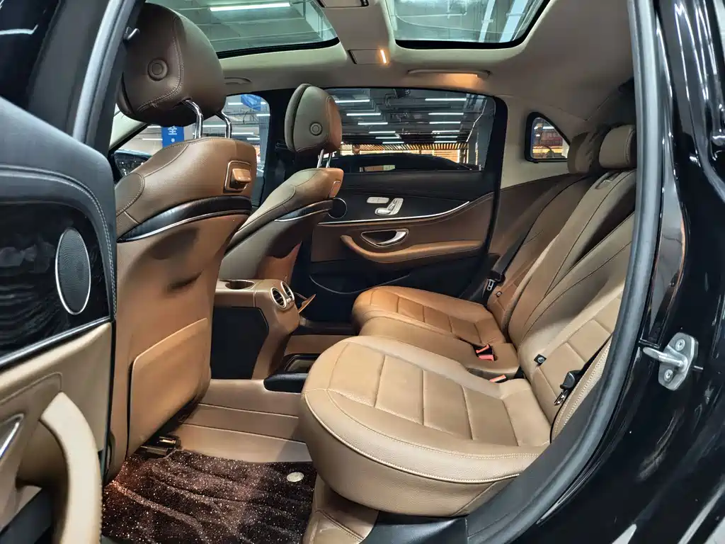 Mercedes-Benz E-Class — миниатюра 6
