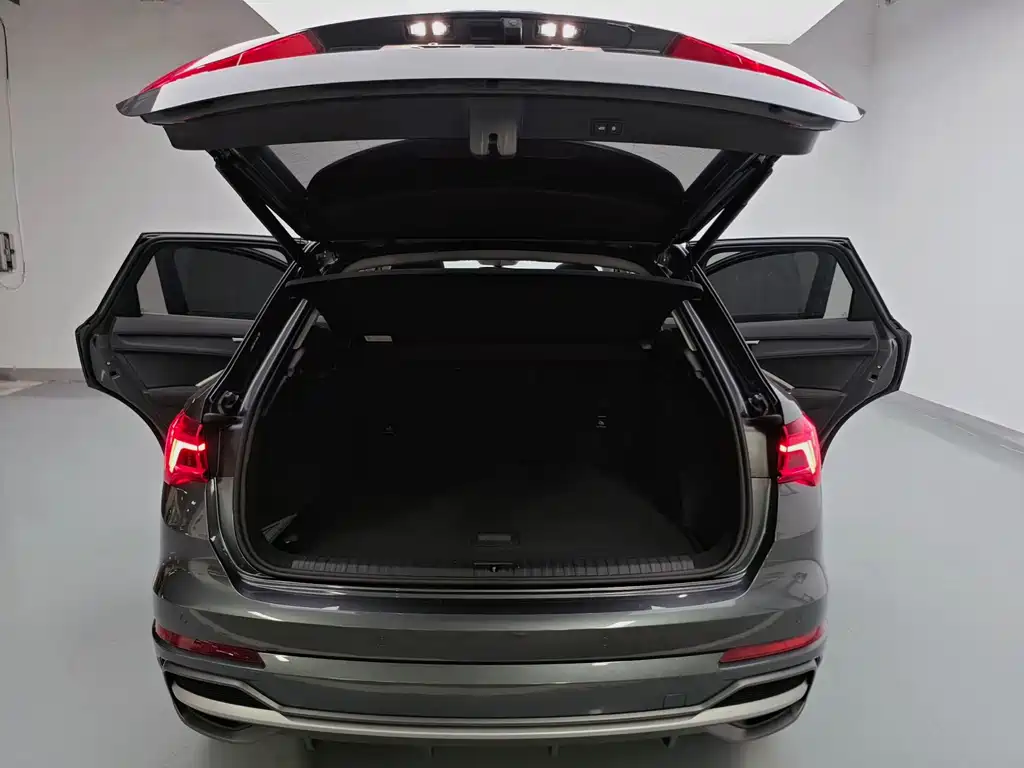 Audi Q3 2023 35 TFSI Fashion (1.4T)