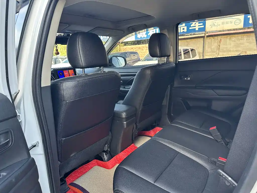 Mitsubishi Outlander (Import) — миниатюра 6