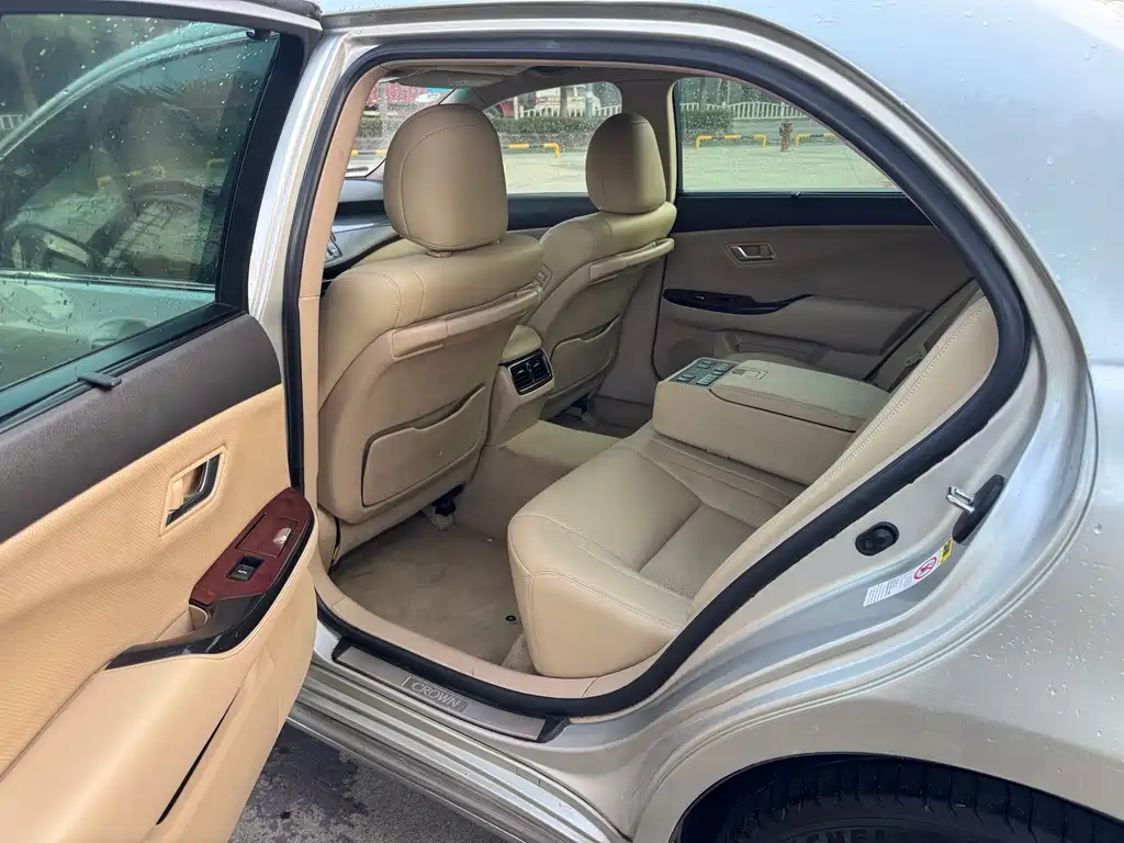Toyota Crown 2010 3.0L Royal Saloon VIP