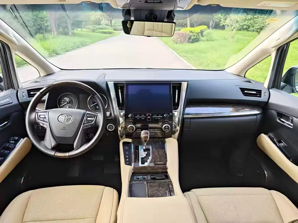 Toyota Vellfire 2020 2.5L HV Luxury