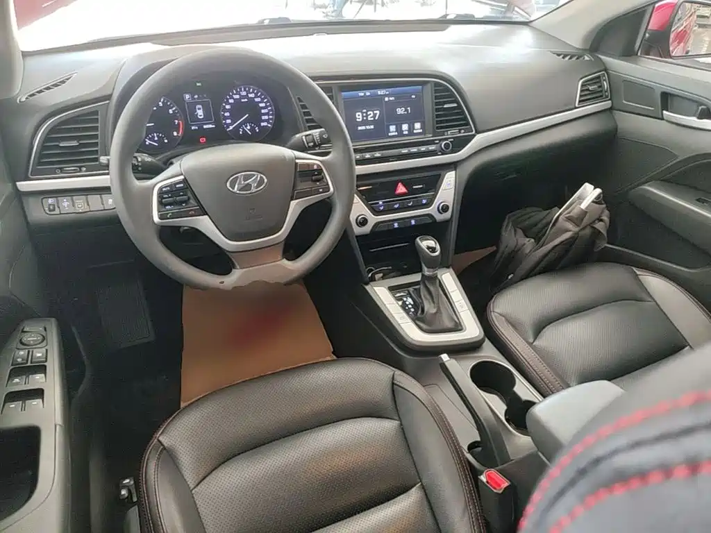 Hyundai Elantra — миниатюра 10