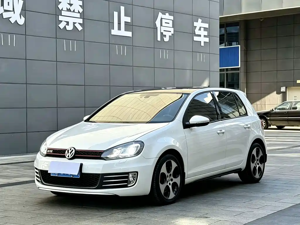 Volkswagen Golf GTI