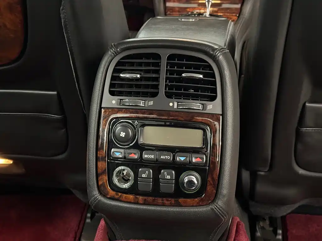 Jaguar XJ — миниатюра 17