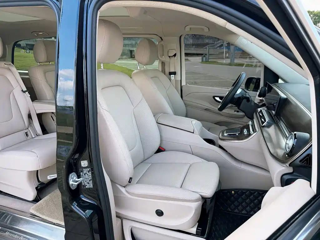 Mercedes-Benz V-Class — миниатюра 16