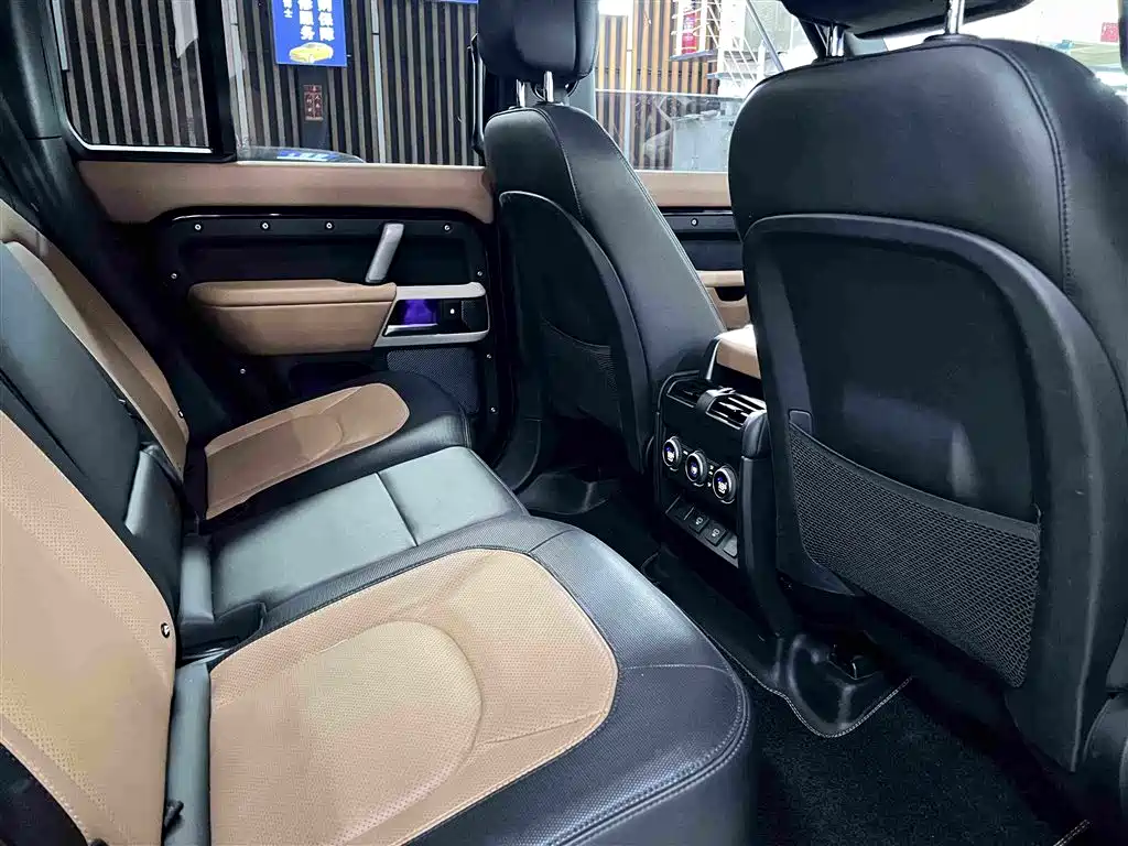 Land Rover Defender — миниатюра 7