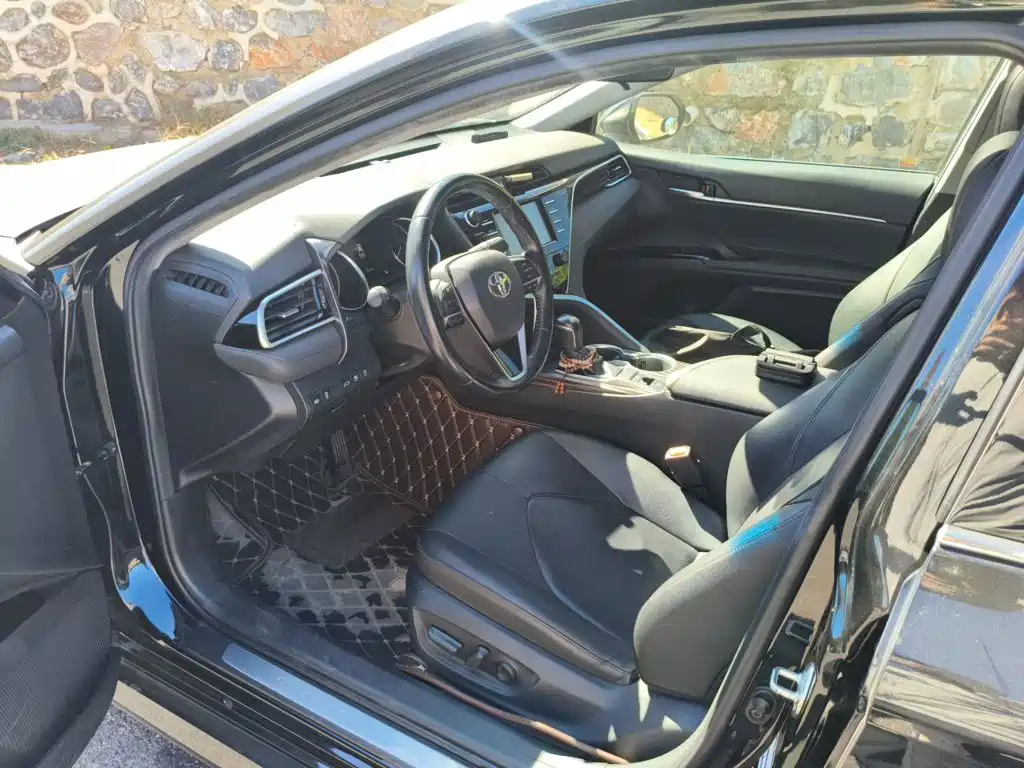 Toyota Camry — миниатюра 12